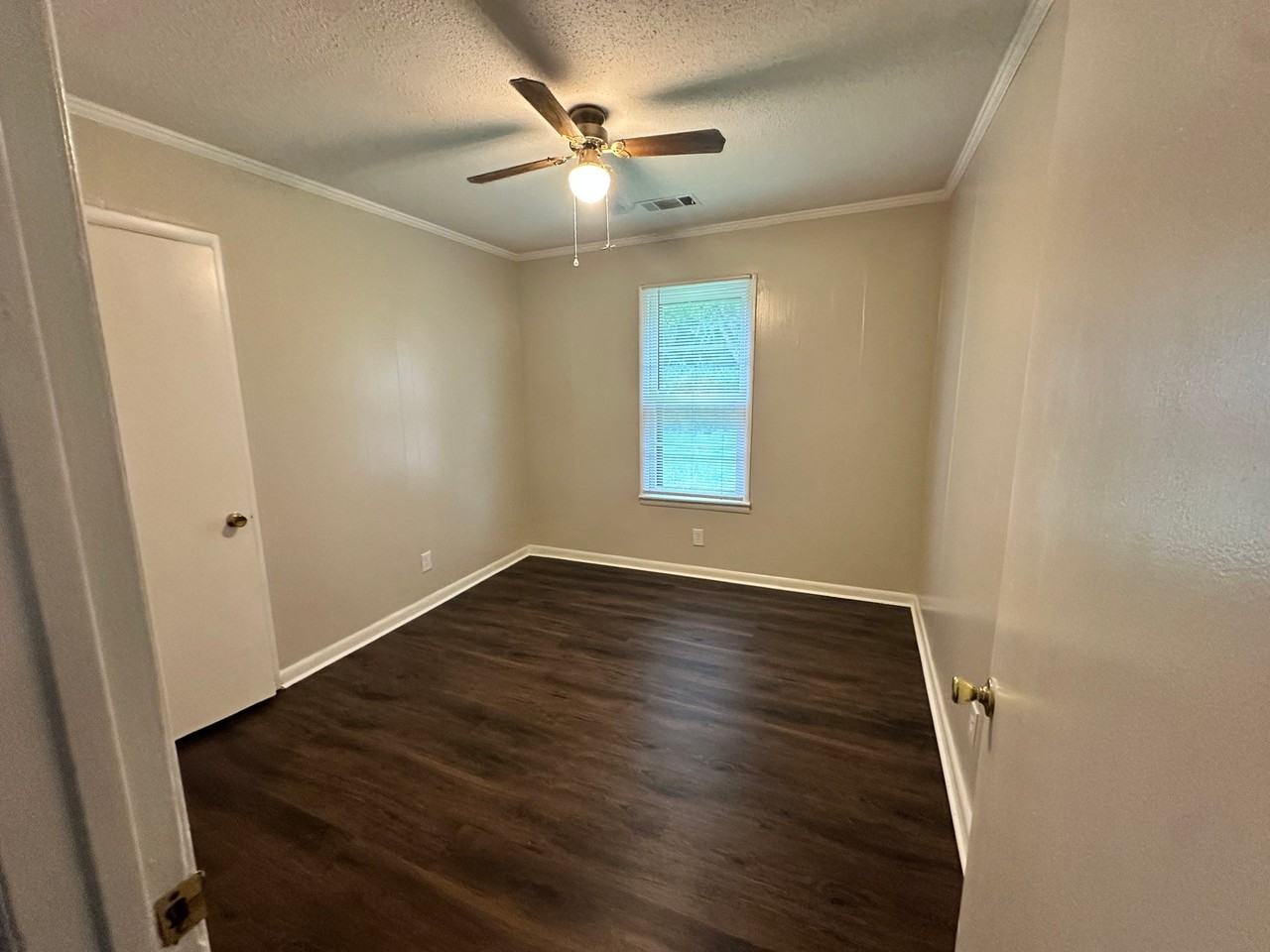 69 Monroe Ave - Photo 5 of 10