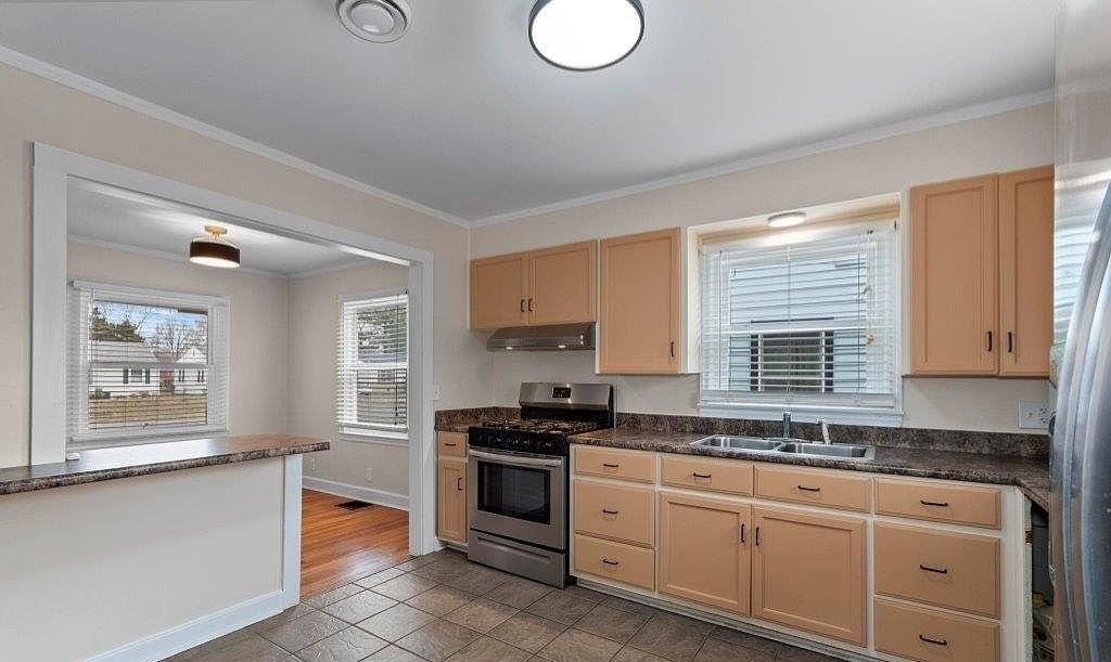 2222 Madison St - Photo 2 of 14