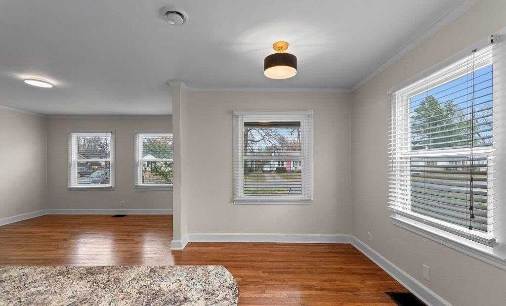 2222 Madison St - Photo 3 of 14
