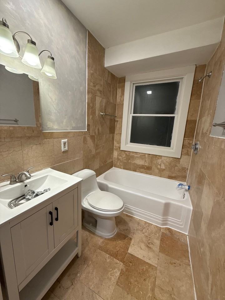 3801 Oglethorpe St #A - Photo 7 of 8