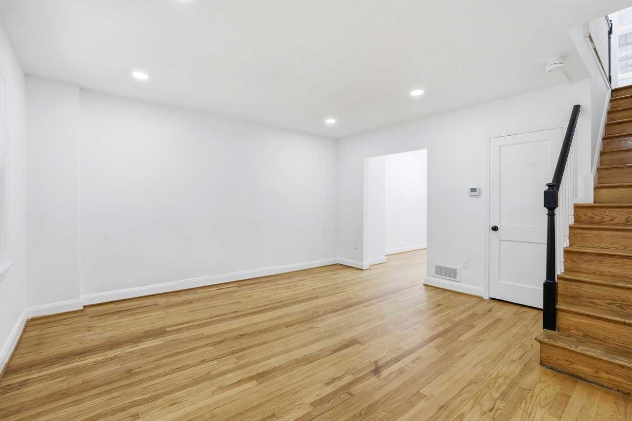 318 Grovethorn Rd - Photo 3 of 20