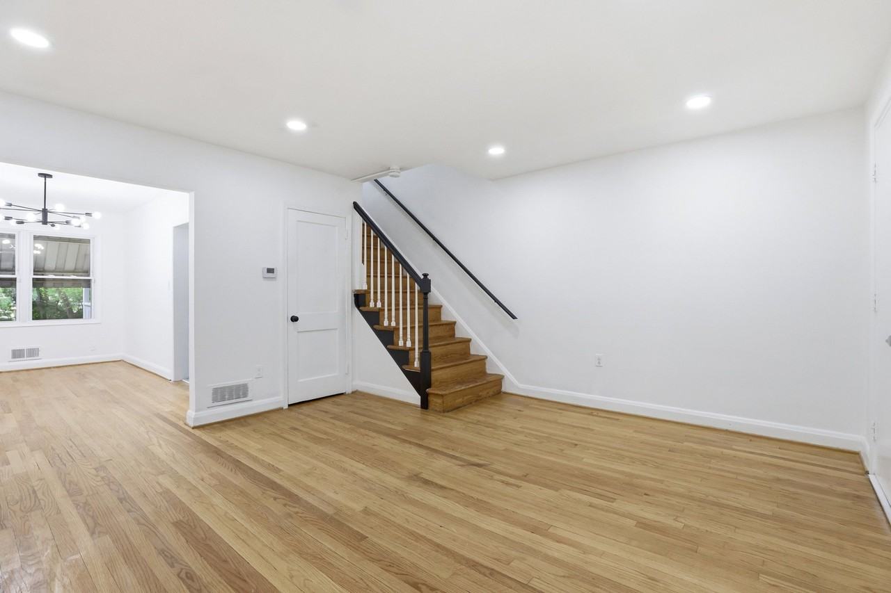 318 Grovethorn Rd - Photo 4 of 20
