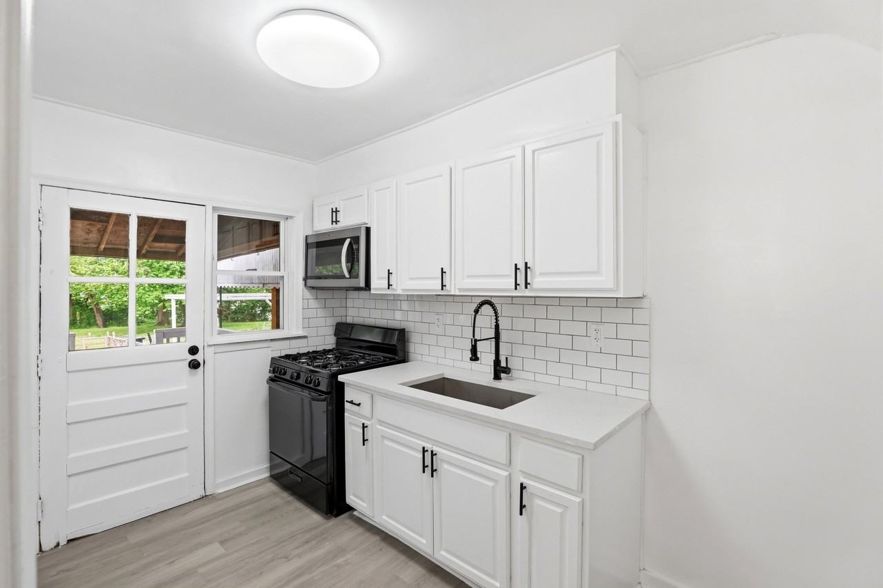 318 Grovethorn Rd - Photo 6 of 20