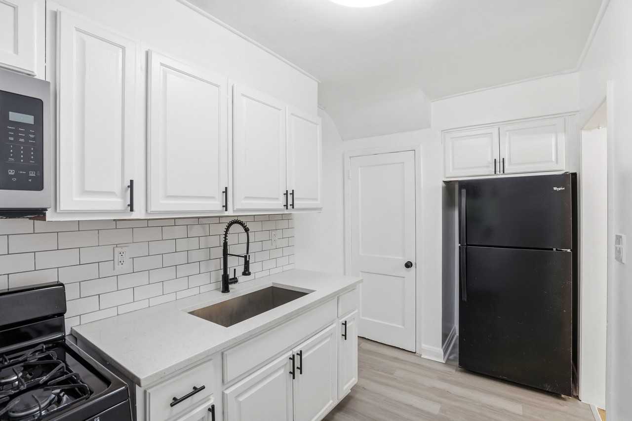 318 Grovethorn Rd - Photo 7 of 20