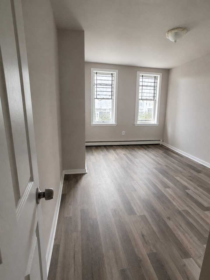 2016 Linden Ave #B - Photo 4 of 10