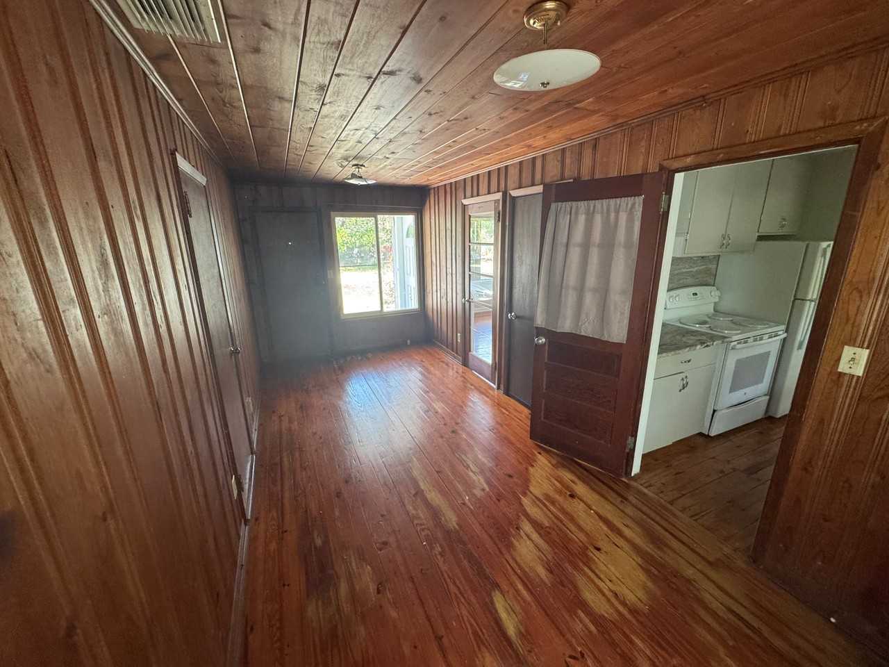 1024 Michigan Dr E - Photo 3 of 17