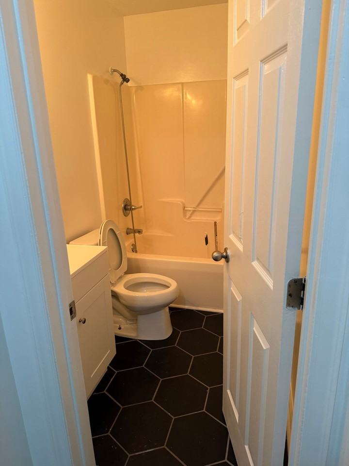 204 Wilson Ave #204 - Photo 6 of 6