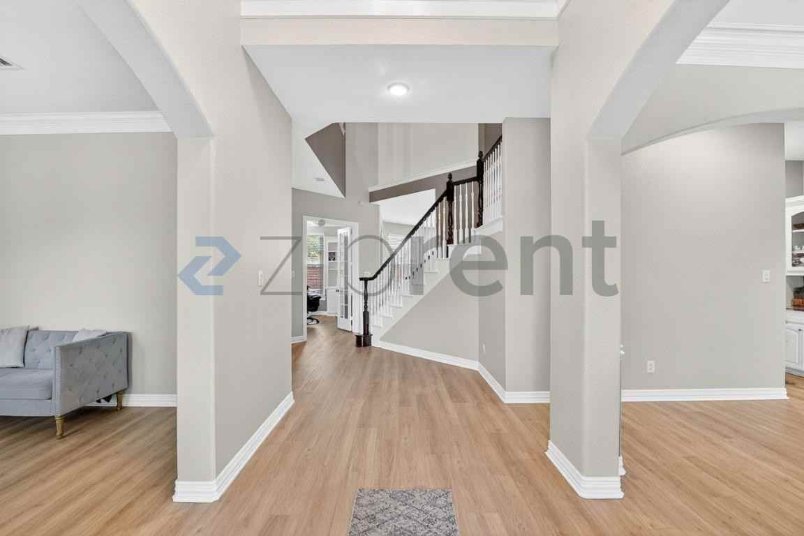 4573 Saint James Dr - Photo 5 of 36