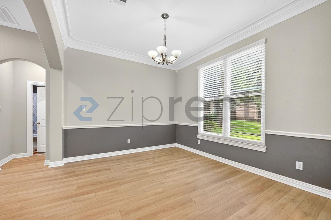 4573 Saint James Dr - Photo 6 of 36
