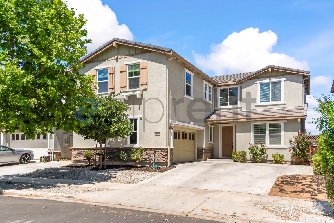 979 Princess Way - Photo 2 of 40