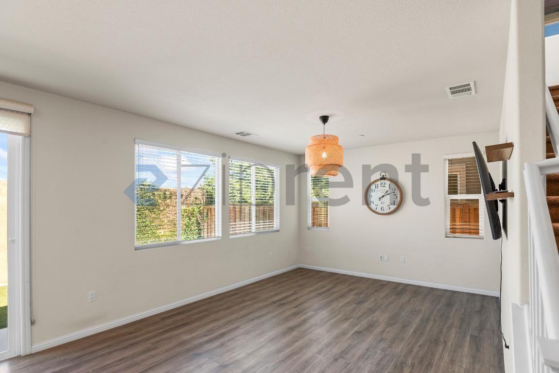 979 Princess Way - Photo 7 of 40