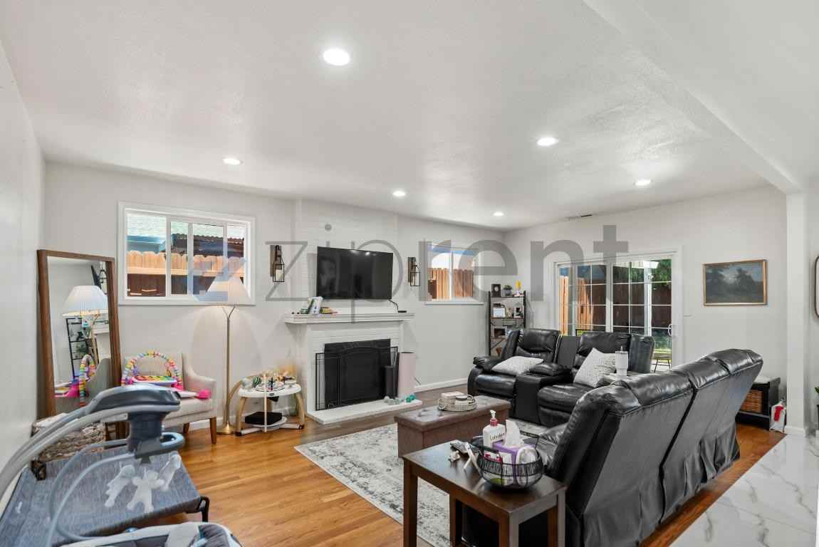 6426 Cedar Blvd - Photo 4 of 27