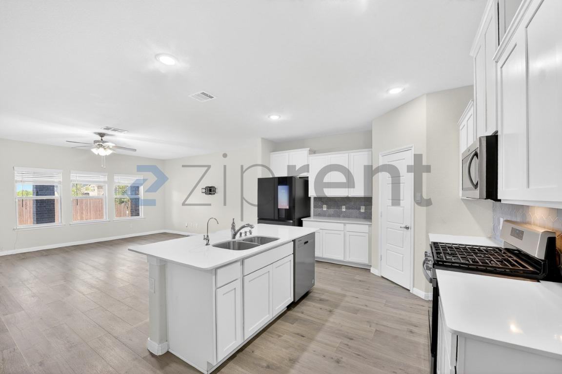 13400 Manuel Dr - Photo 6 of 37