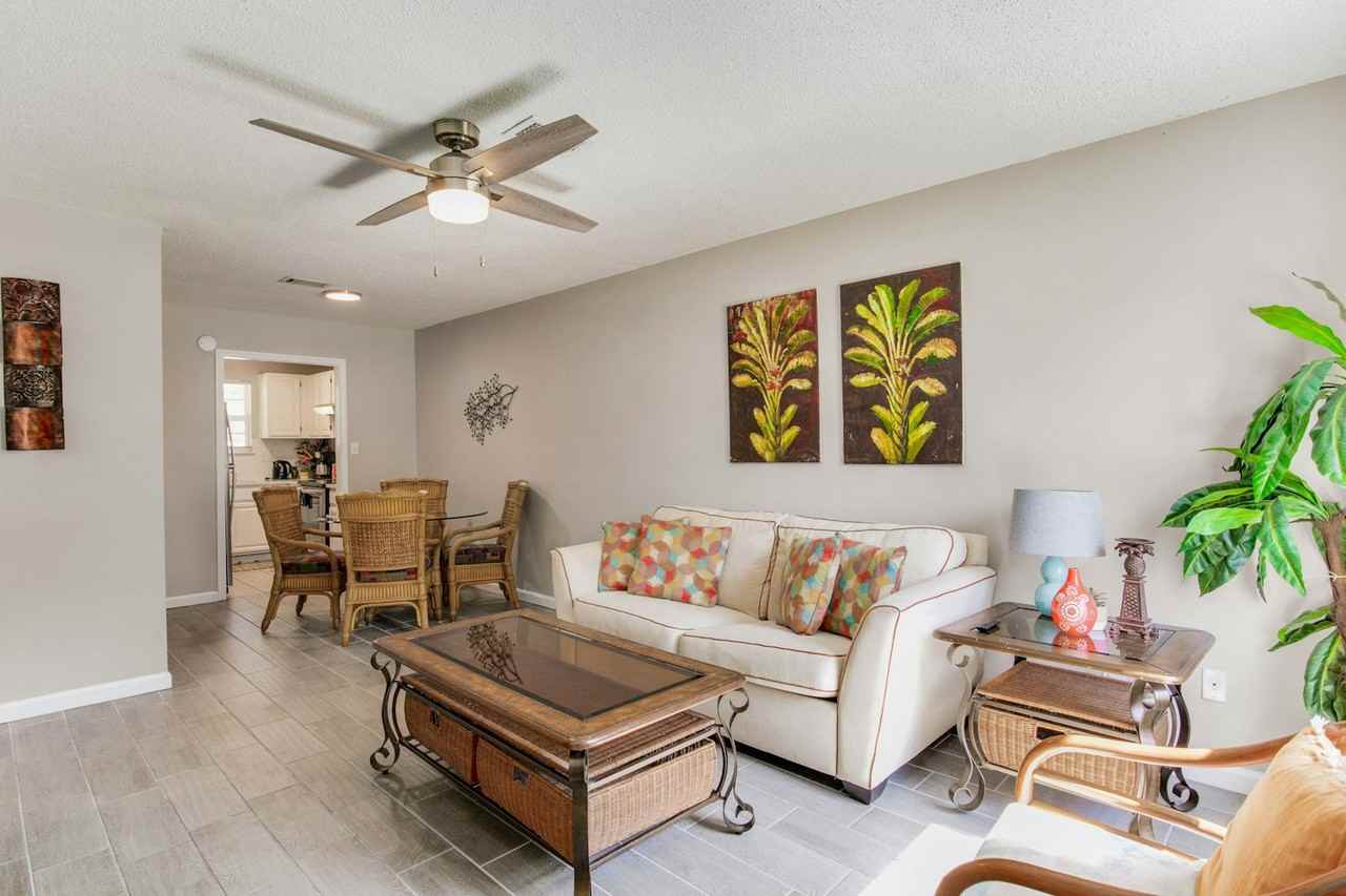 3410 Green Briar Circle, Unit B - Photo 3 of 8