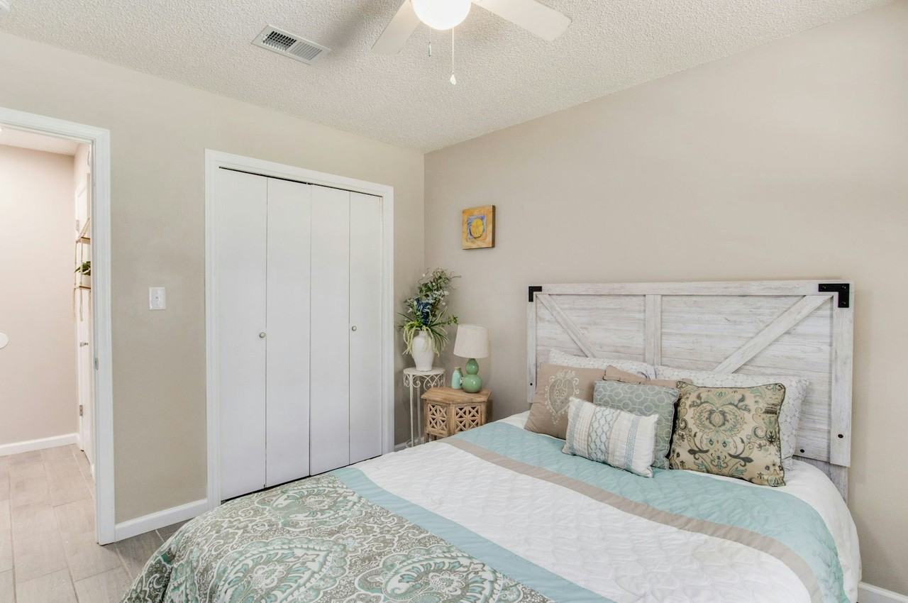 3410 Green Briar Circle, Unit B - Photo 4 of 8