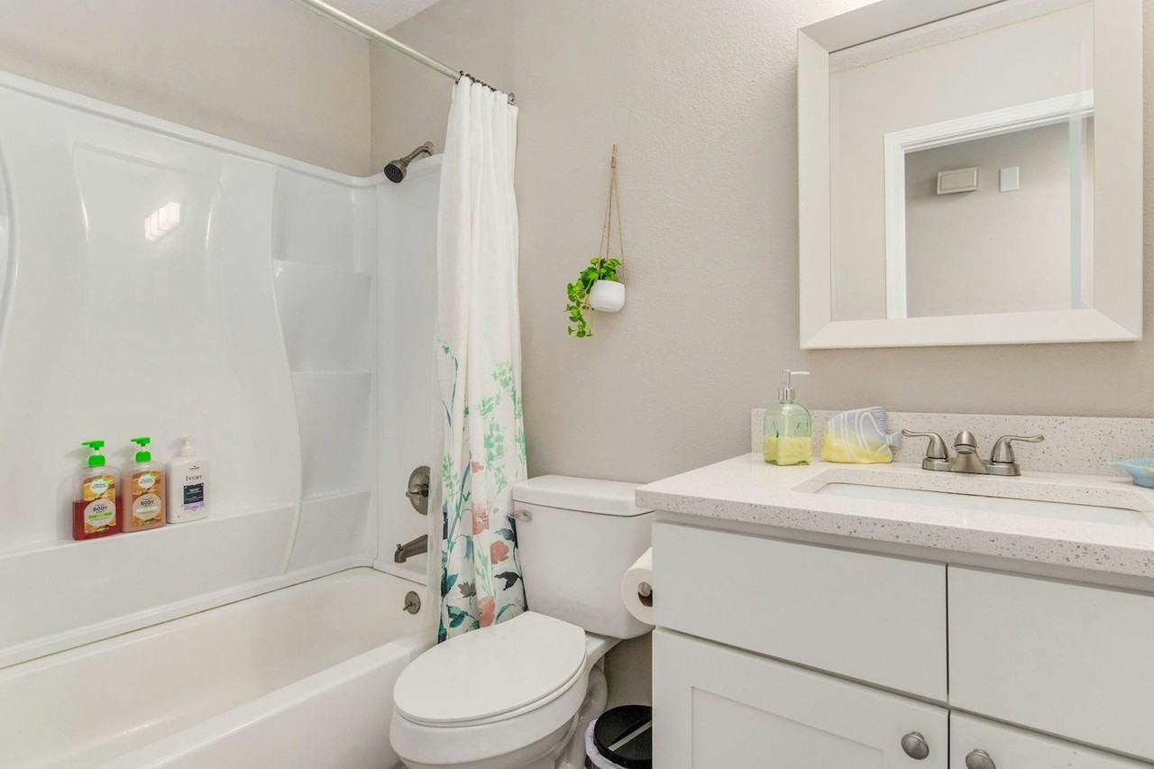 3410 Green Briar Circle, Unit B - Photo 7 of 8