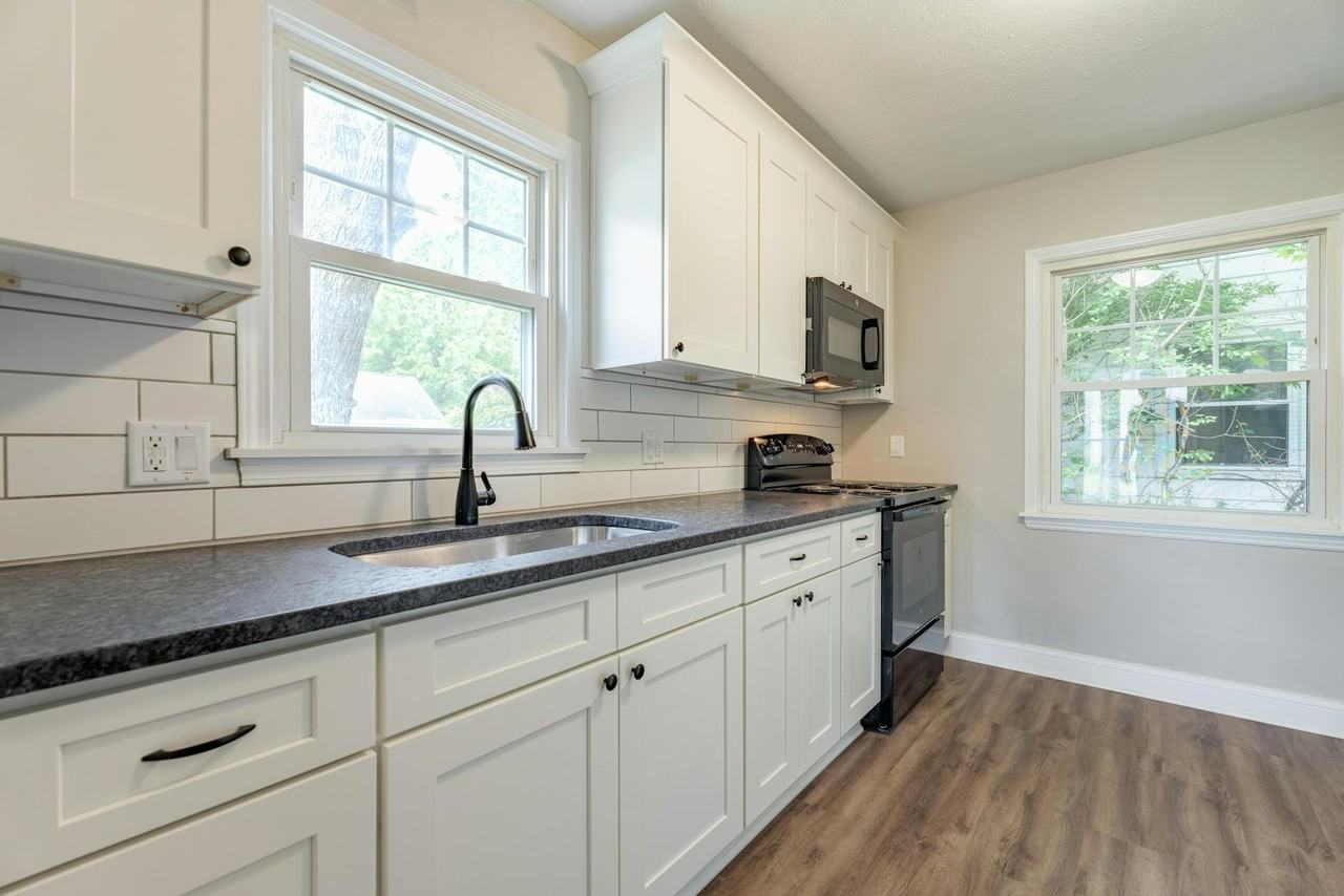 2100 Delmore Street - Photo 2 of 25