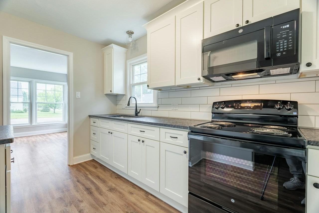 2100 Delmore Street - Photo 4 of 25