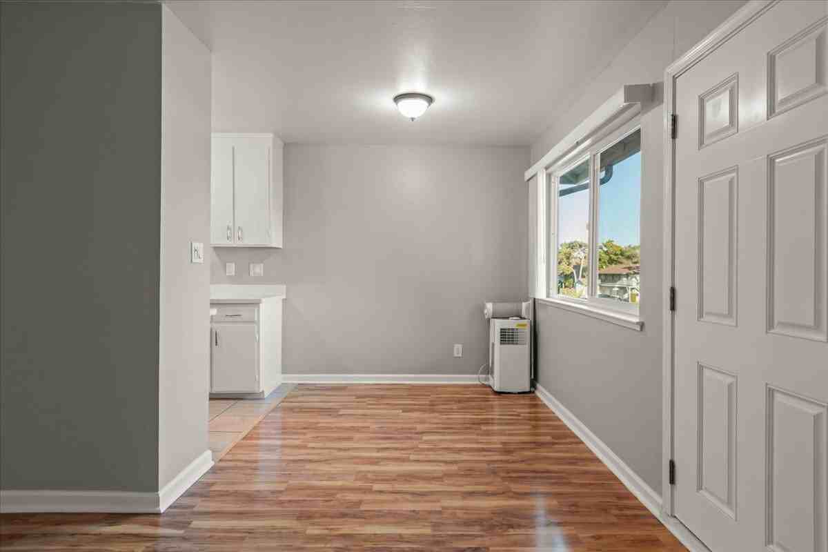 1475 Ontario Lane - Unit D - Photo 3 of 33