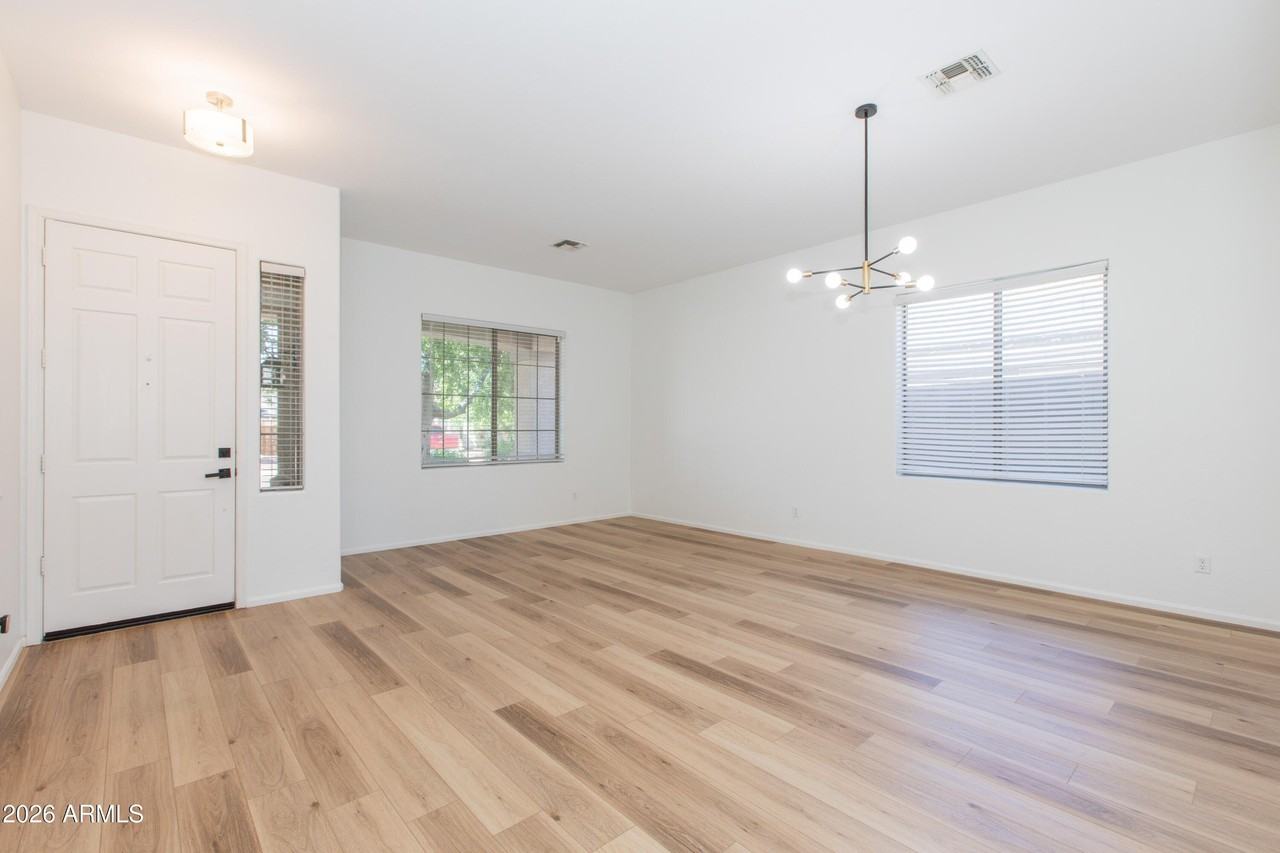 13727 W San Miguel Ave - Photo 4 of 21