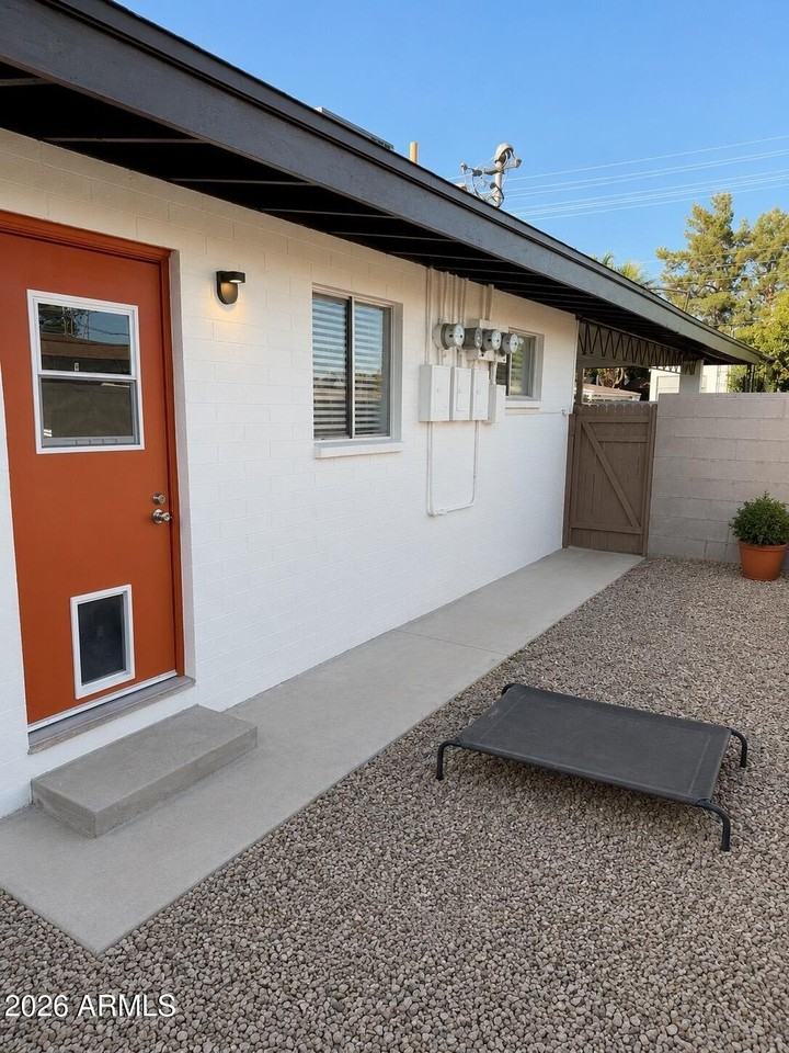 2731 E Montecito Ave #3 - Photo 6 of 8
