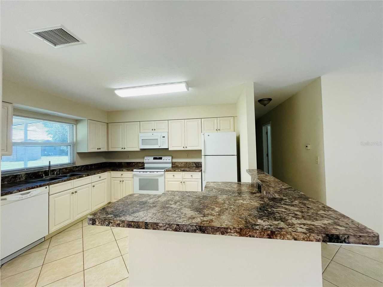 1506 Dewitt St - Photo 5 of 13