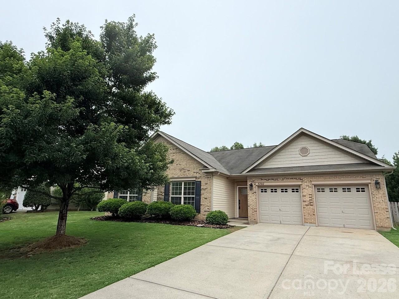 5707 Verducci Ln - Photo 4 of 31