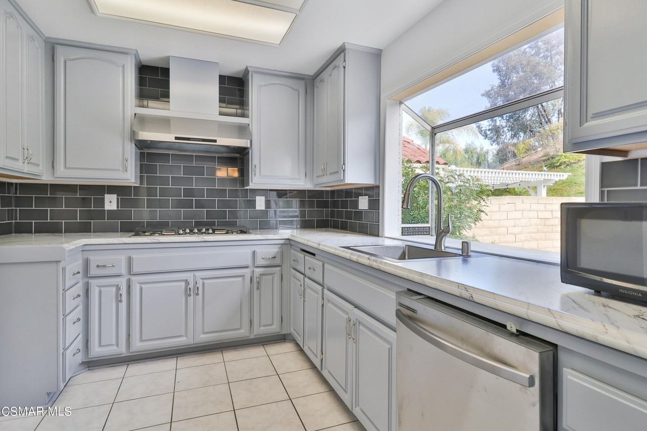 4590 Fern Valley Ct - Photo 4 of 37