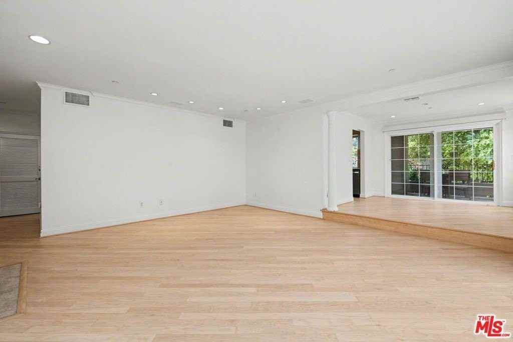 1830 Pelham Ave - Photo 6 of 28