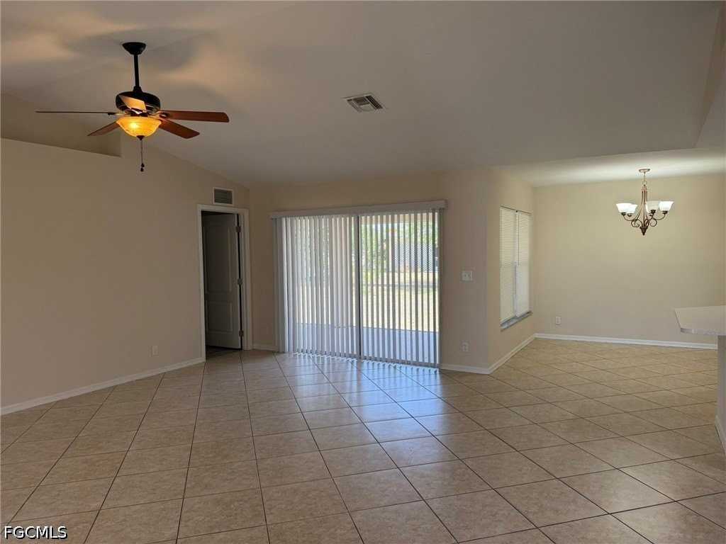 3527 Ne 19th Pl - Photo 3 of 32
