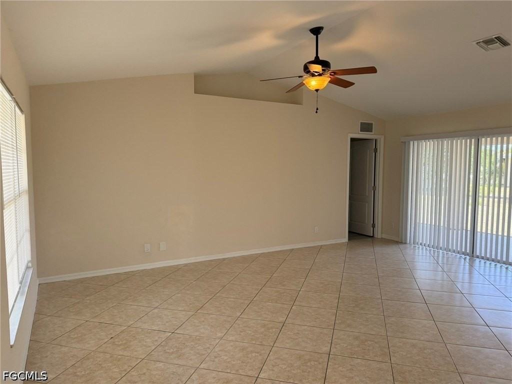 3527 Ne 19th Pl - Photo 5 of 32