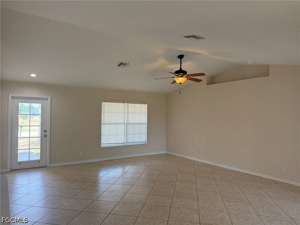 3527 Ne 19th Pl - Photo 6 of 32