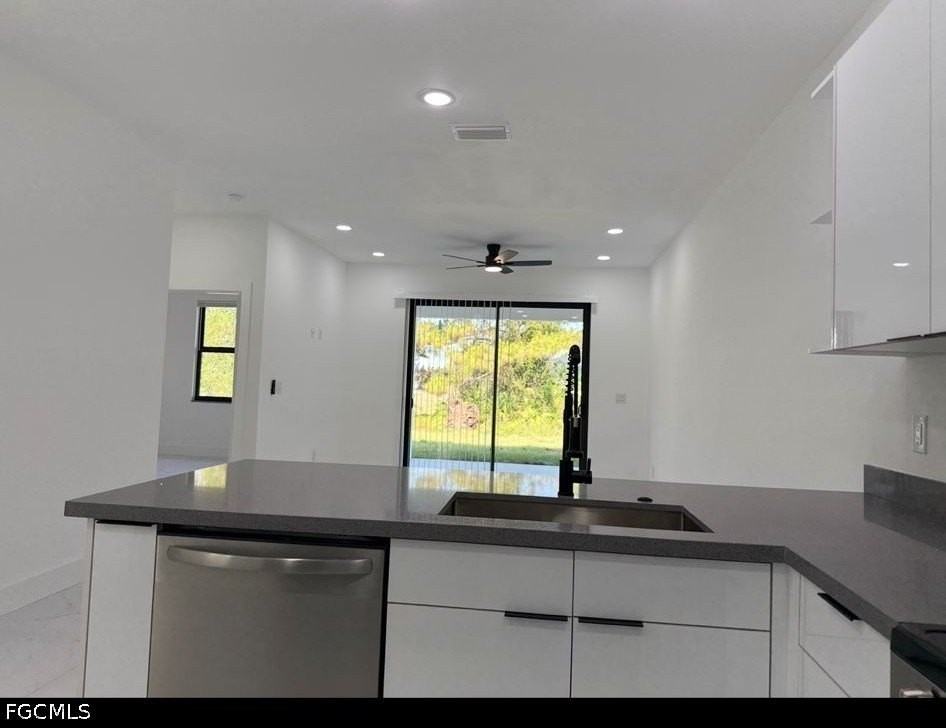 404 Chalet Ave S - Photo 5 of 25