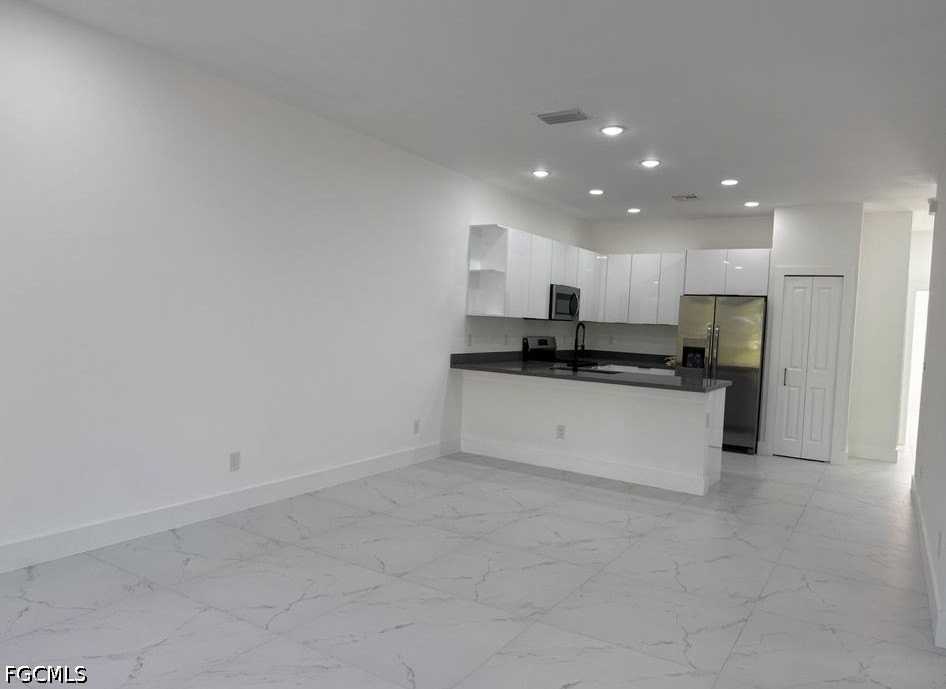 404 Chalet Ave S - Photo 6 of 25