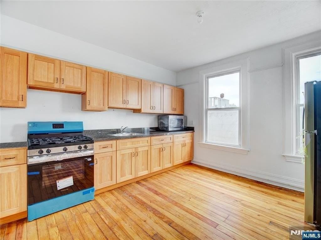 444 N Broad St #442 - Photo 7 of 22