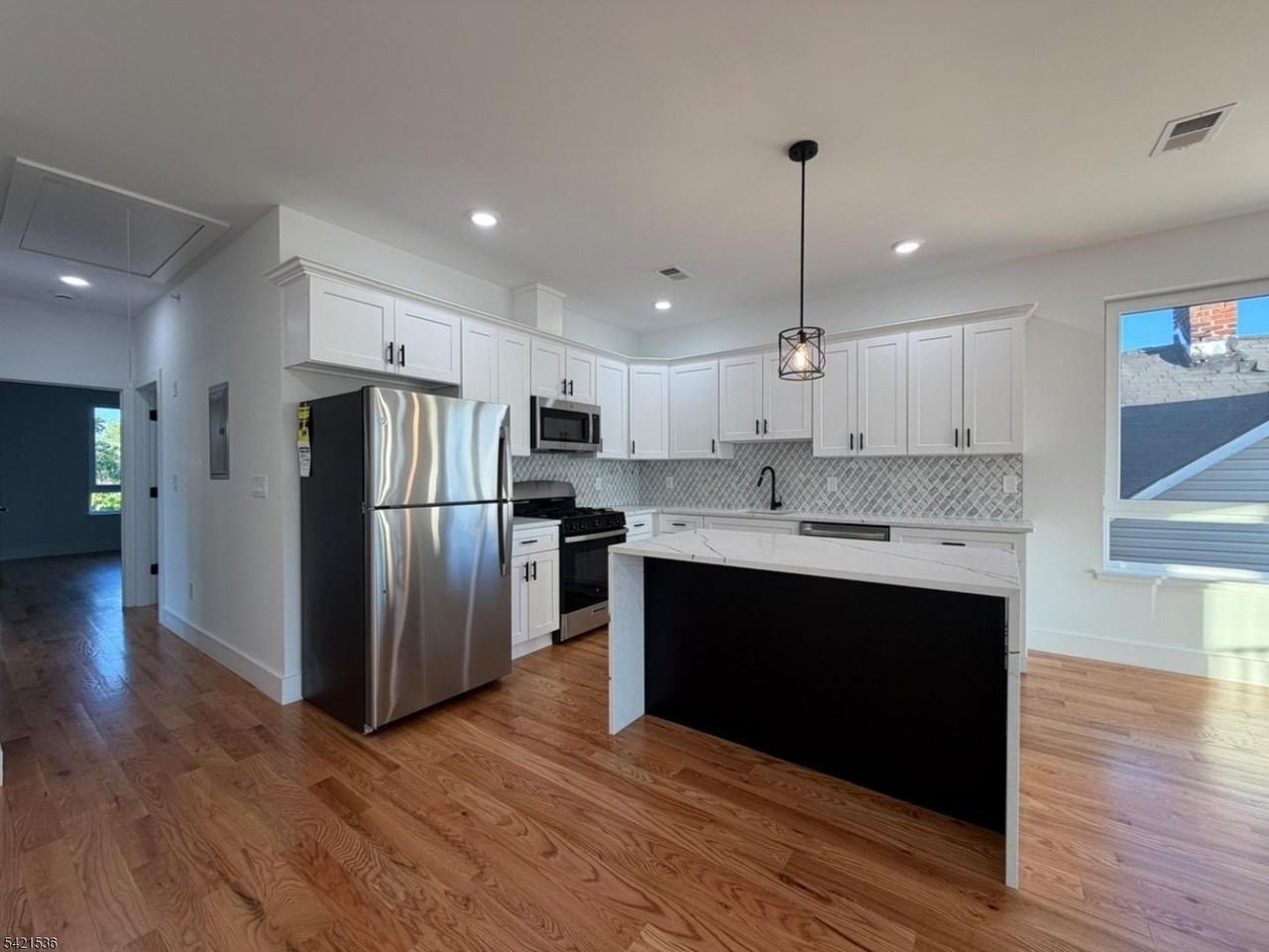 223 Monroe Ave - Photo 3 of 16