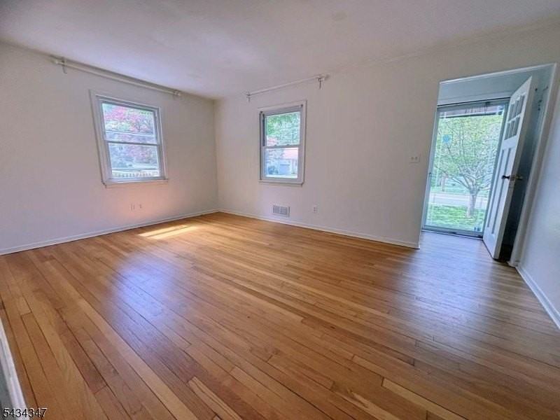 174 N Passaic Ave - Photo 3 of 14
