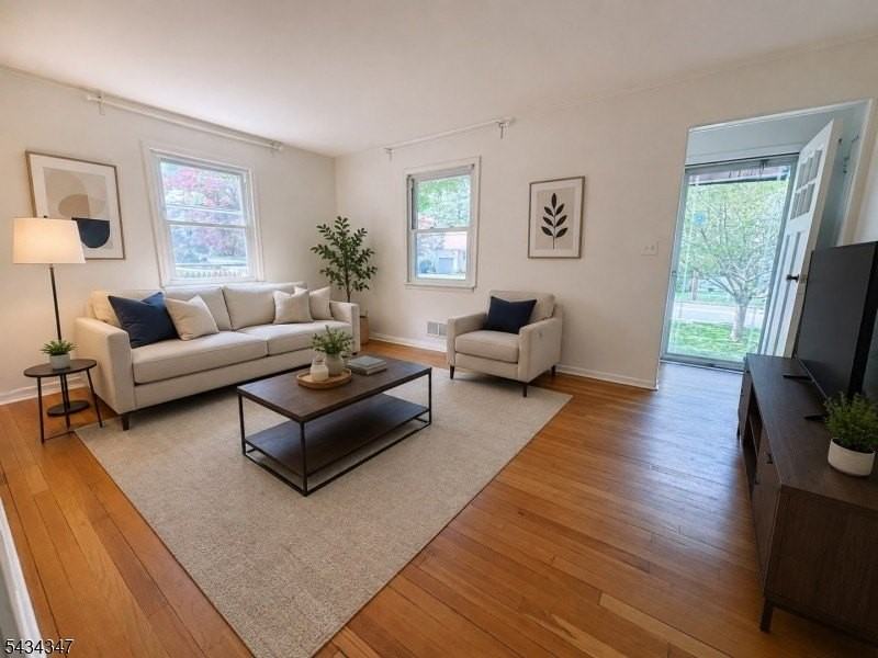174 N Passaic Ave - Photo 4 of 14