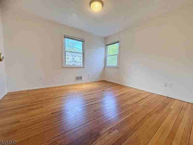 174 N Passaic Ave - Photo 7 of 14