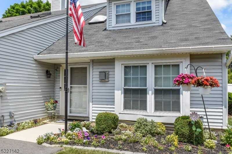 13 Crefeld Ct - Photo 2 of 39