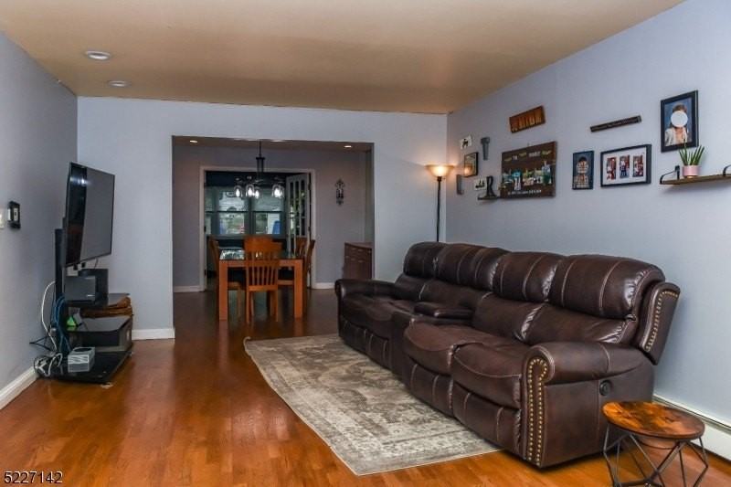 13 Crefeld Ct - Photo 3 of 39