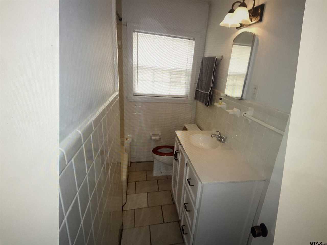 908 W 6th St - Photo 7 of 10