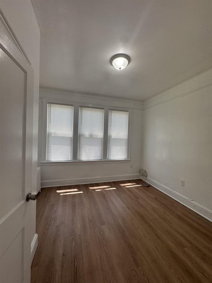 388 Fulton Ave #2 - Photo 3 of 4
