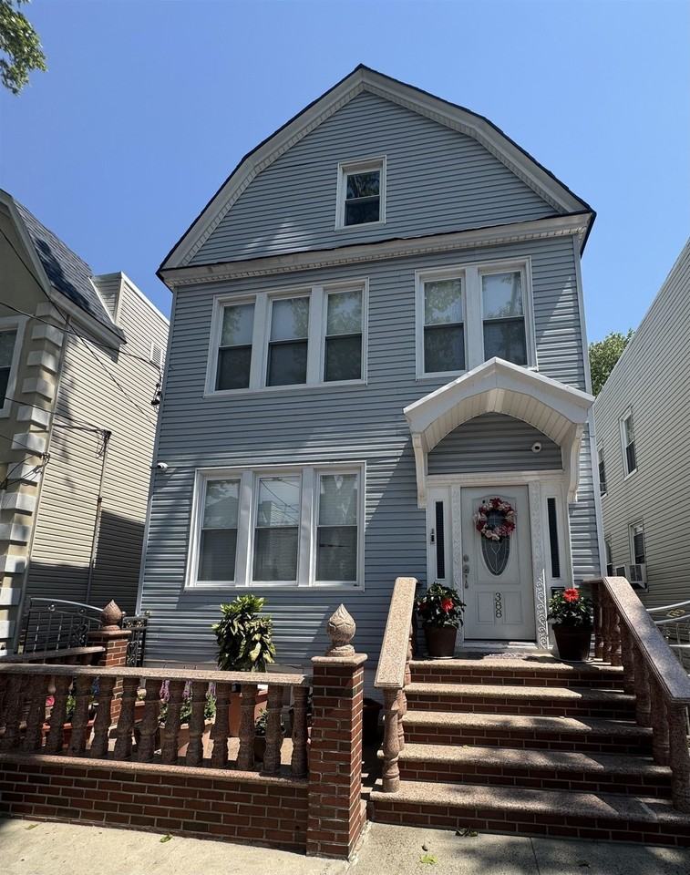 388 Fulton Ave #2 - Photo 4 of 4