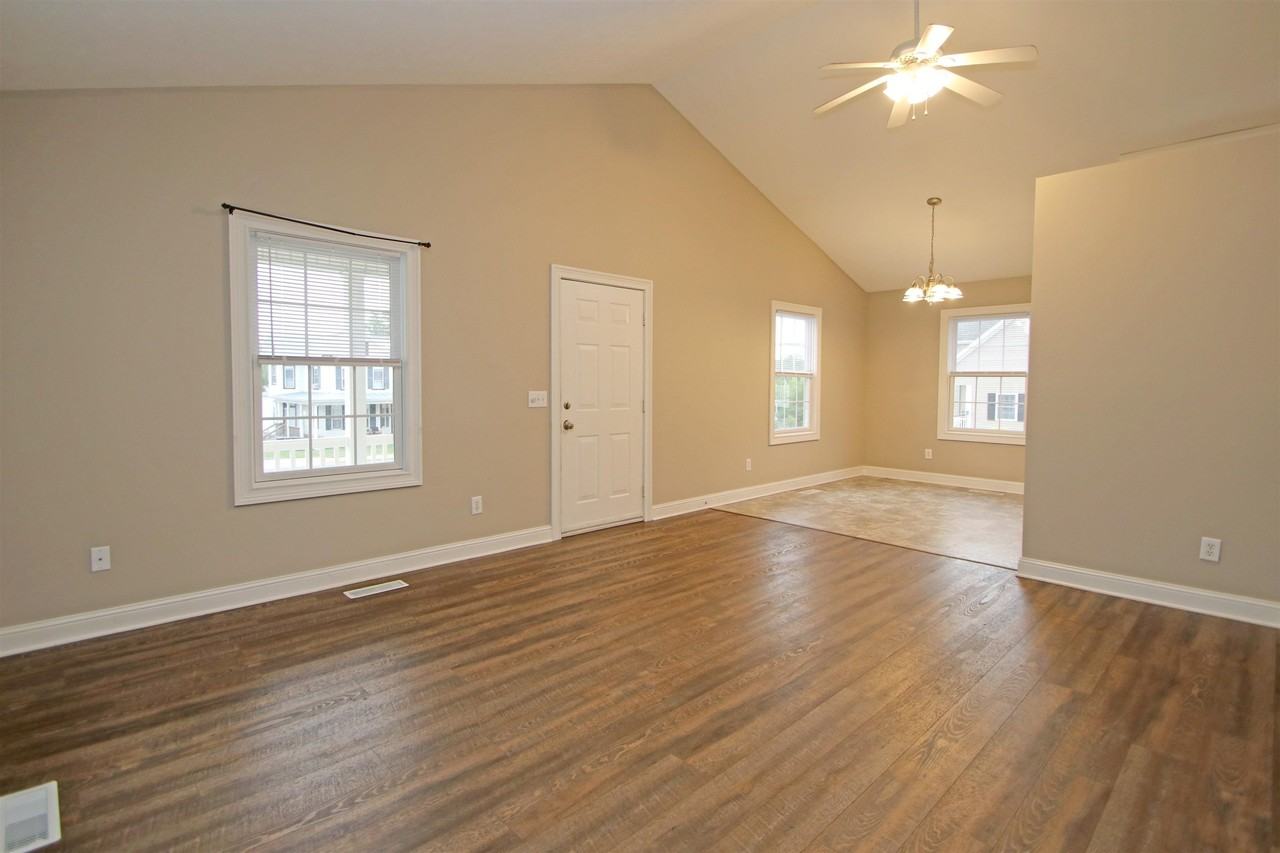 438 W Market St - Photo 5 of 17