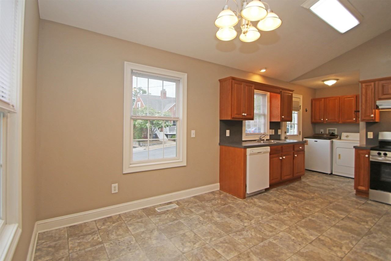 438 W Market St - Photo 6 of 17
