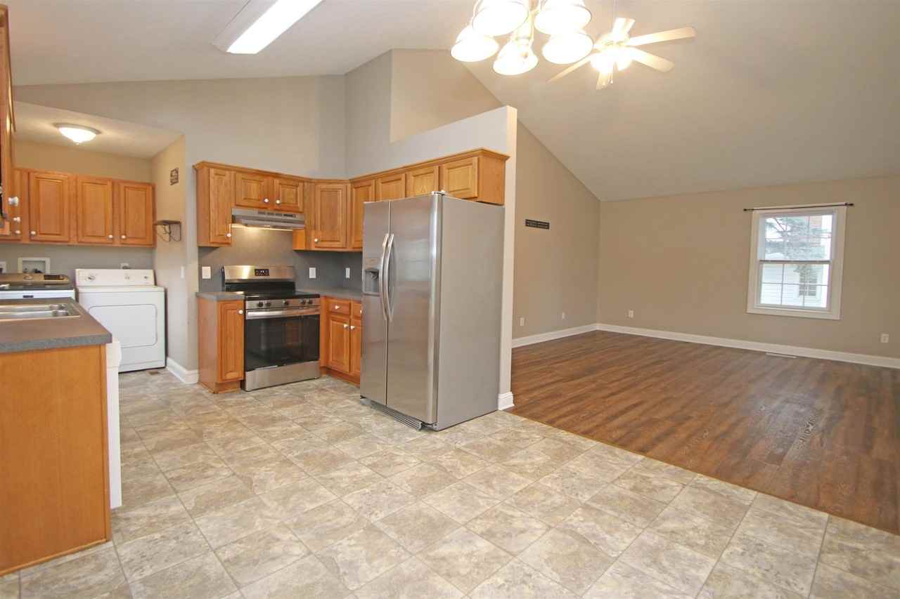 438 W Market St - Photo 7 of 17