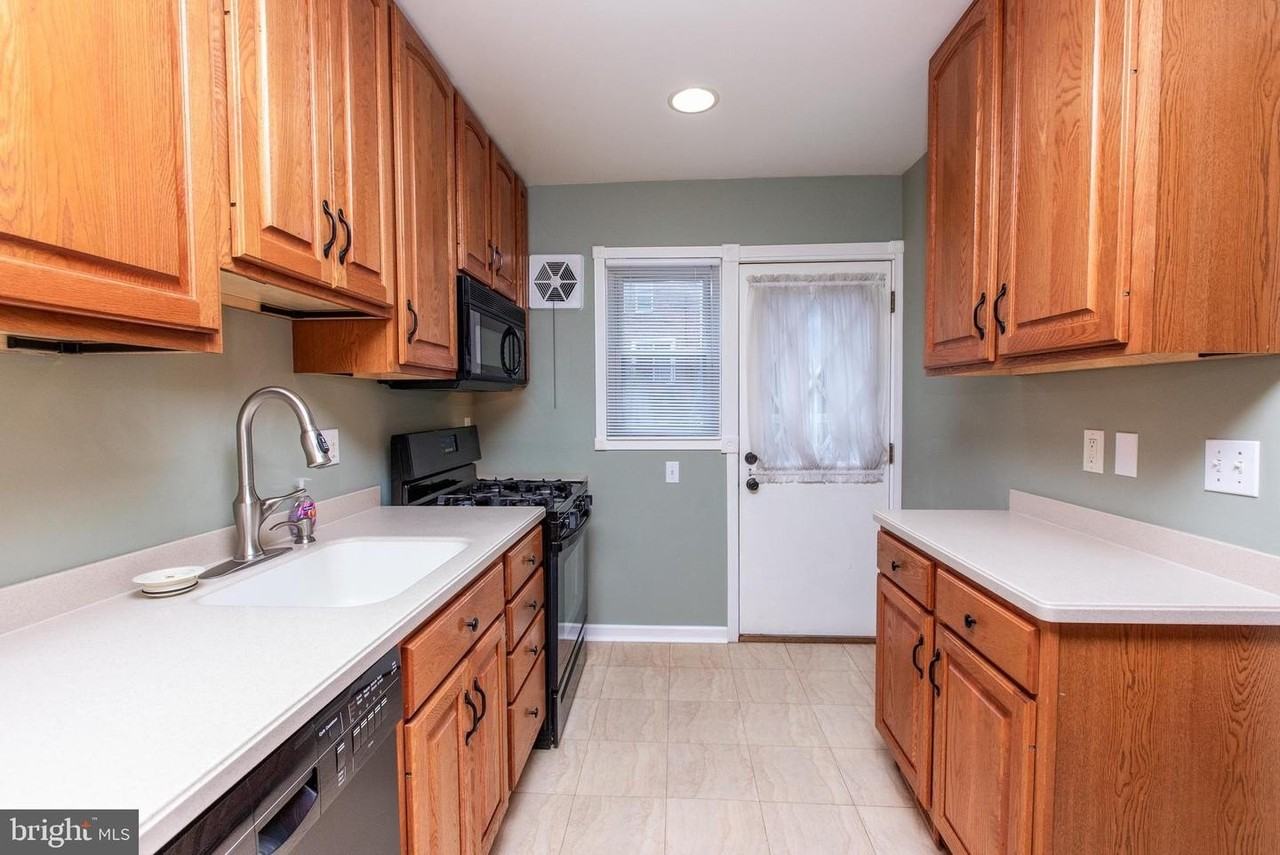 1726 Redwood Ave - Photo 6 of 29