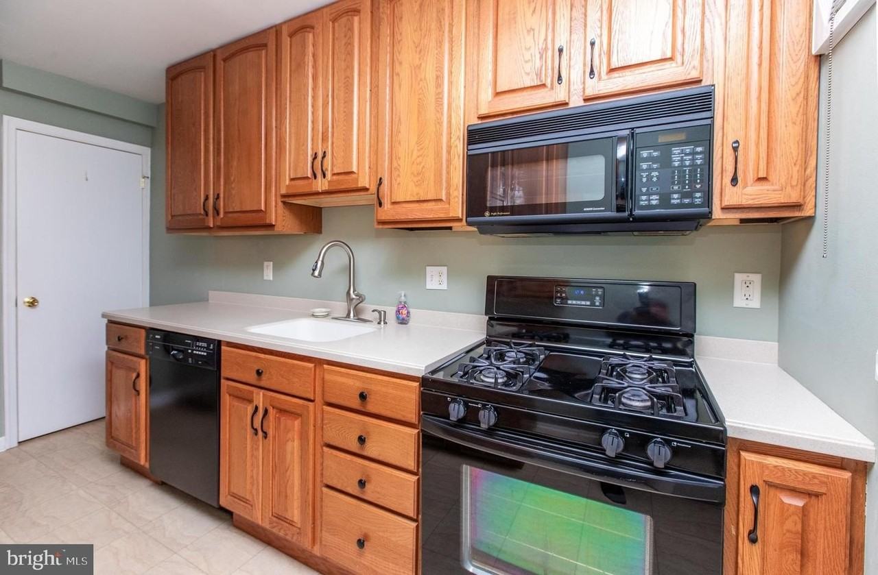 1726 Redwood Ave - Photo 7 of 29