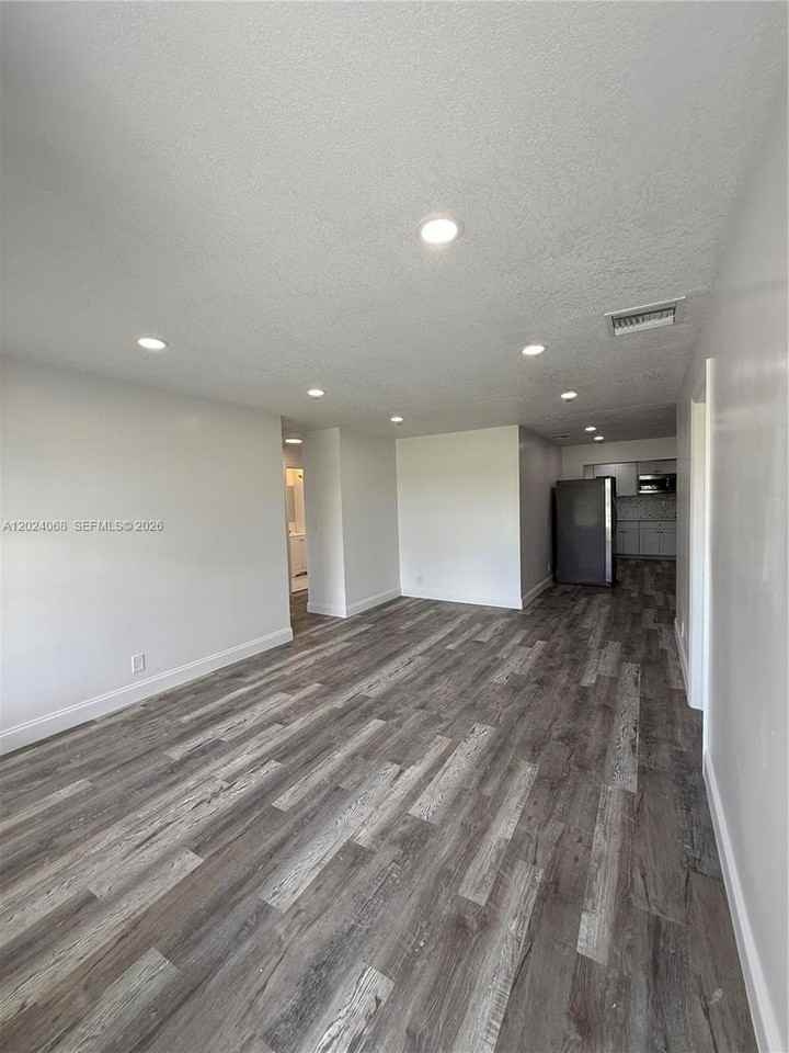 2161 Nw 26th Ave - Photo 4 of 43